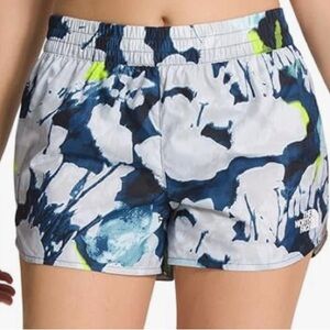 The North Face Women Run Short Navy Size L NWT